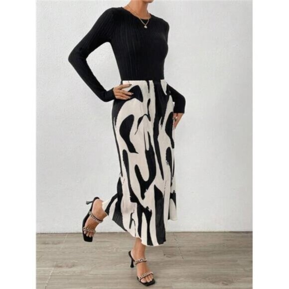 Solid Tee & Graphic Print Skirt - Picture 7 of 7